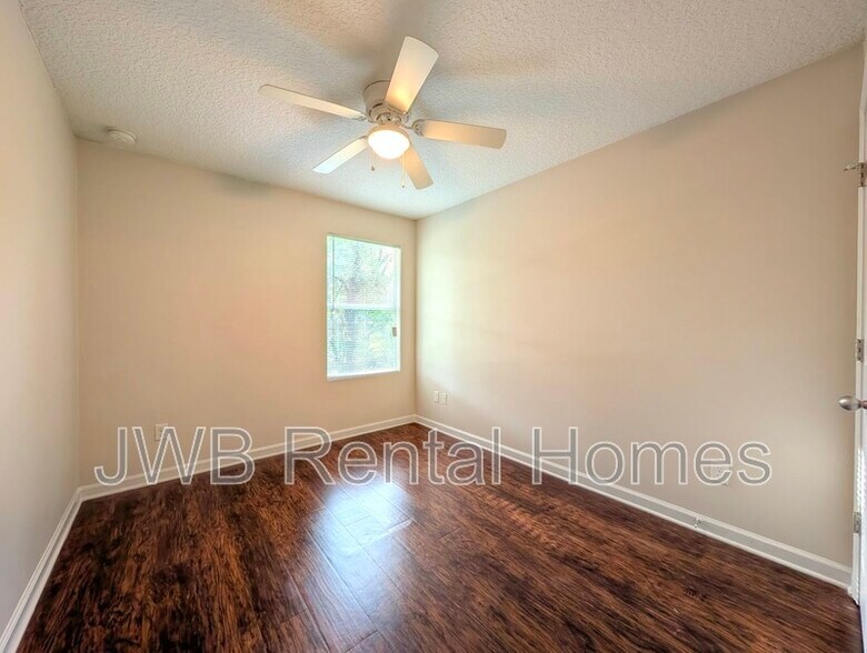 Building Photo - 807 Owen Ave