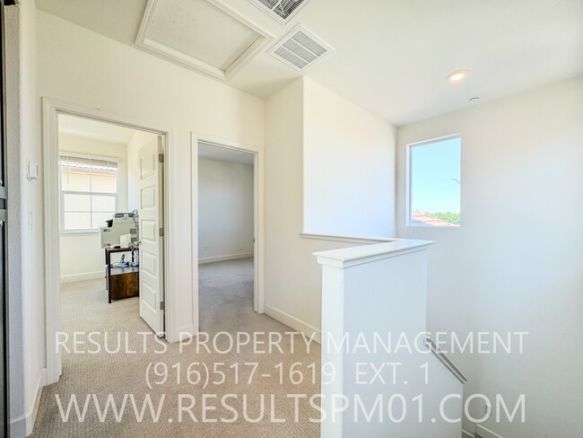 Building Photo - Antelope 3 Bed 2.5  Bath Beauty