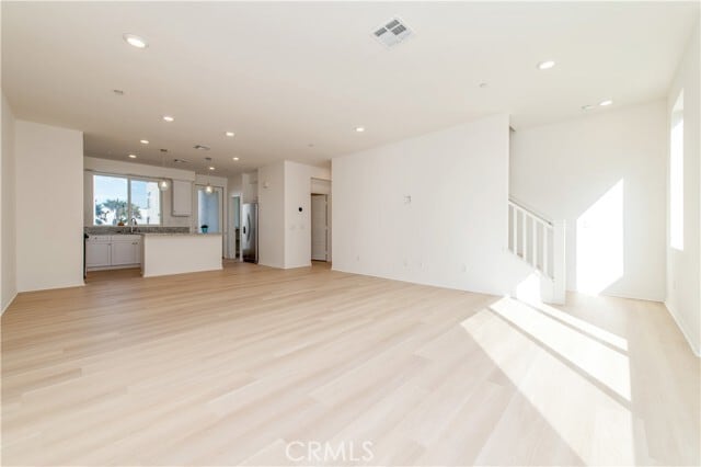 Building Photo - 185 Steely