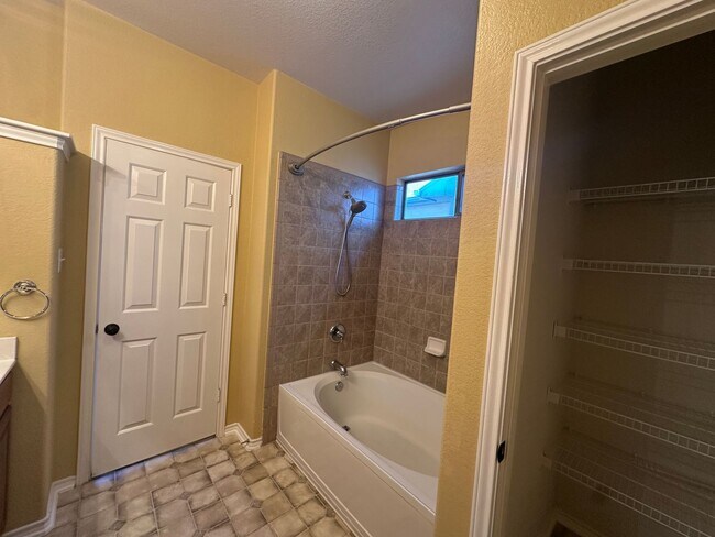 Building Photo - Stone Oak home for rent in gated community