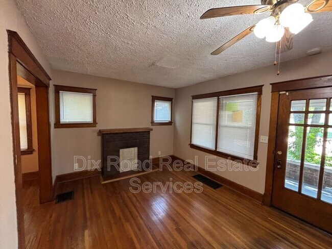 Building Photo - 424 Shafor St