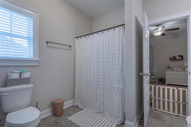 Building Photo - 357 Sydney Dr S