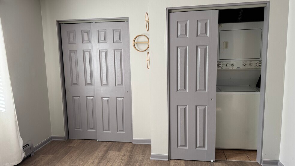 Building Photo - 9S070 Lake Dr