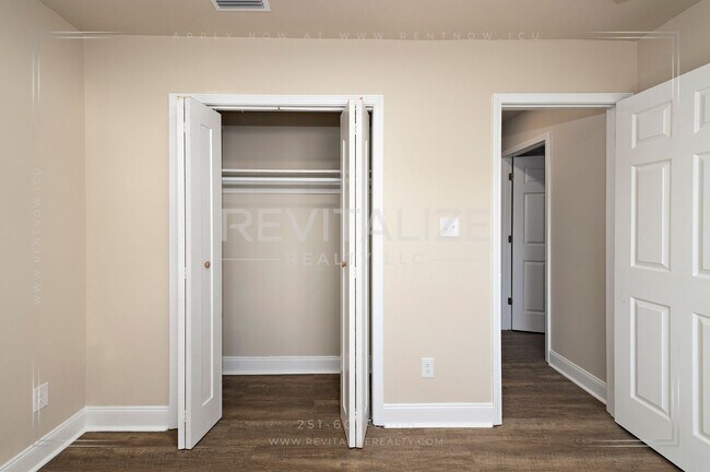 Building Photo - 1704 McGill Ave