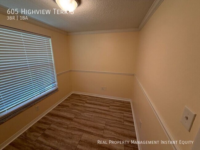 Building Photo - 605 Highview Terrace S