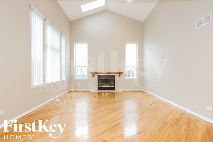Building Photo - 298 N Crooked Lake Ln