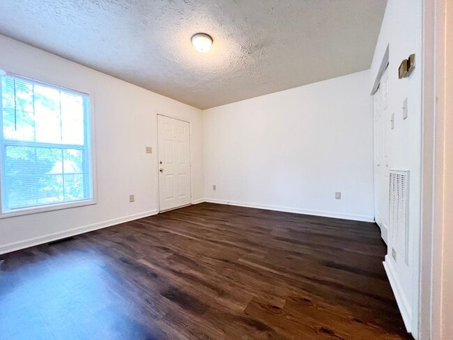 Building Photo - One-Bedroom, One Bath at Spring Garden Triplex