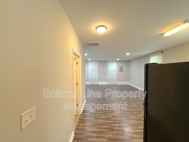 Building Photo - 613 1/2 Charlotte Ave