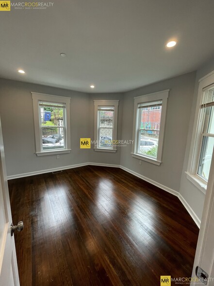 Building Photo - 31-33 Raymond Ave. Unit 33-3