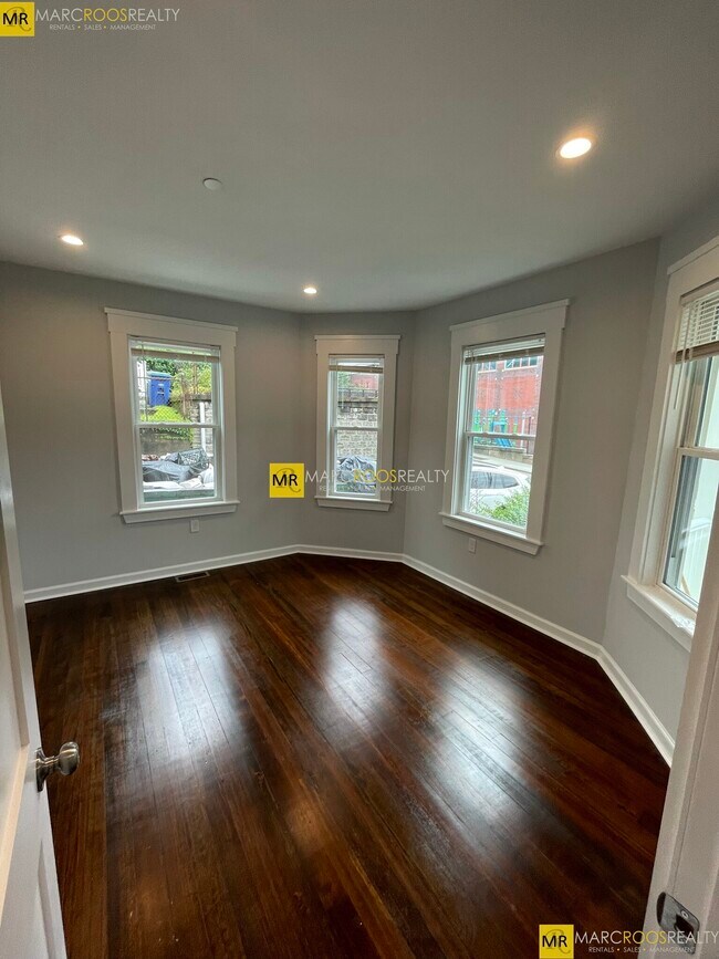 Building Photo - 31-33 Raymond Ave. Unit 33-2