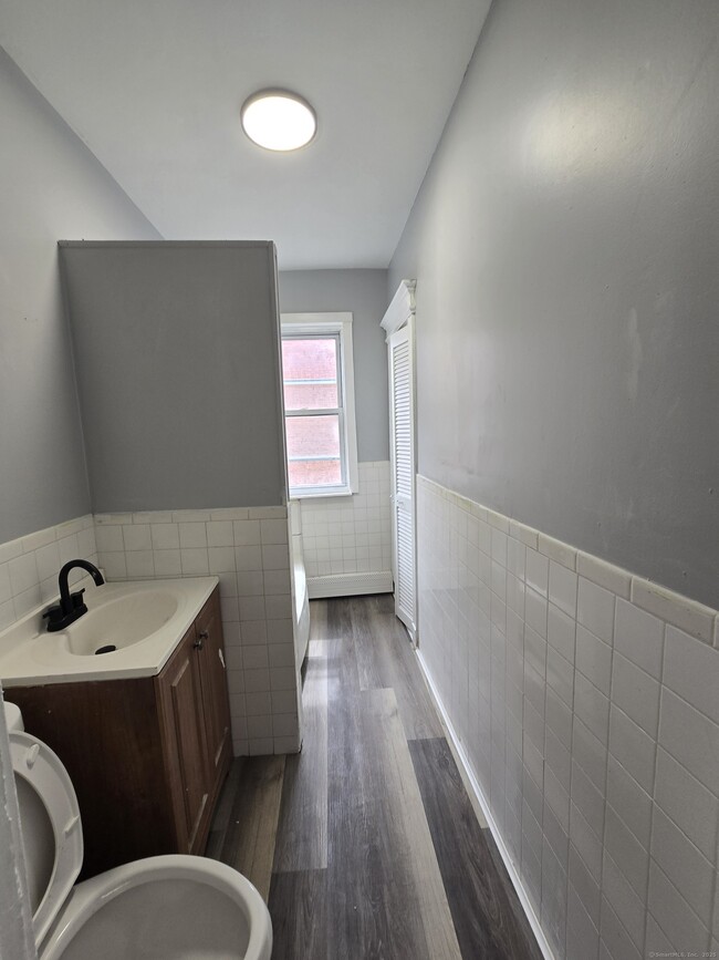 Building Photo - 78 Sisson Ave