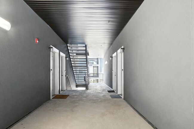 Building Photo - 470 W 15 S