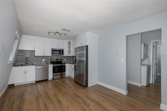 Building Photo - 5750 Virginia Ave