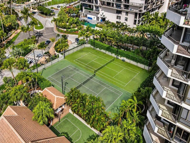 Building Photo - 520 Brickell Key Dr