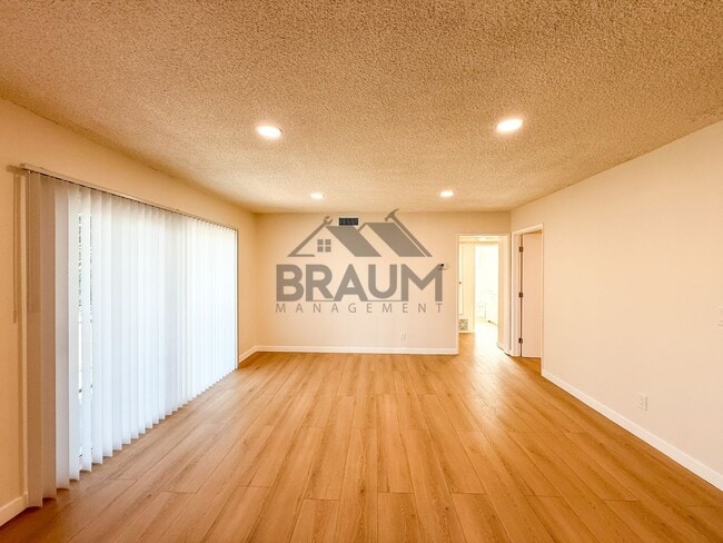 Building Photo - 6039 Whitsett Ave