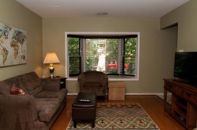 Building Photo - 10 Esprit Ter