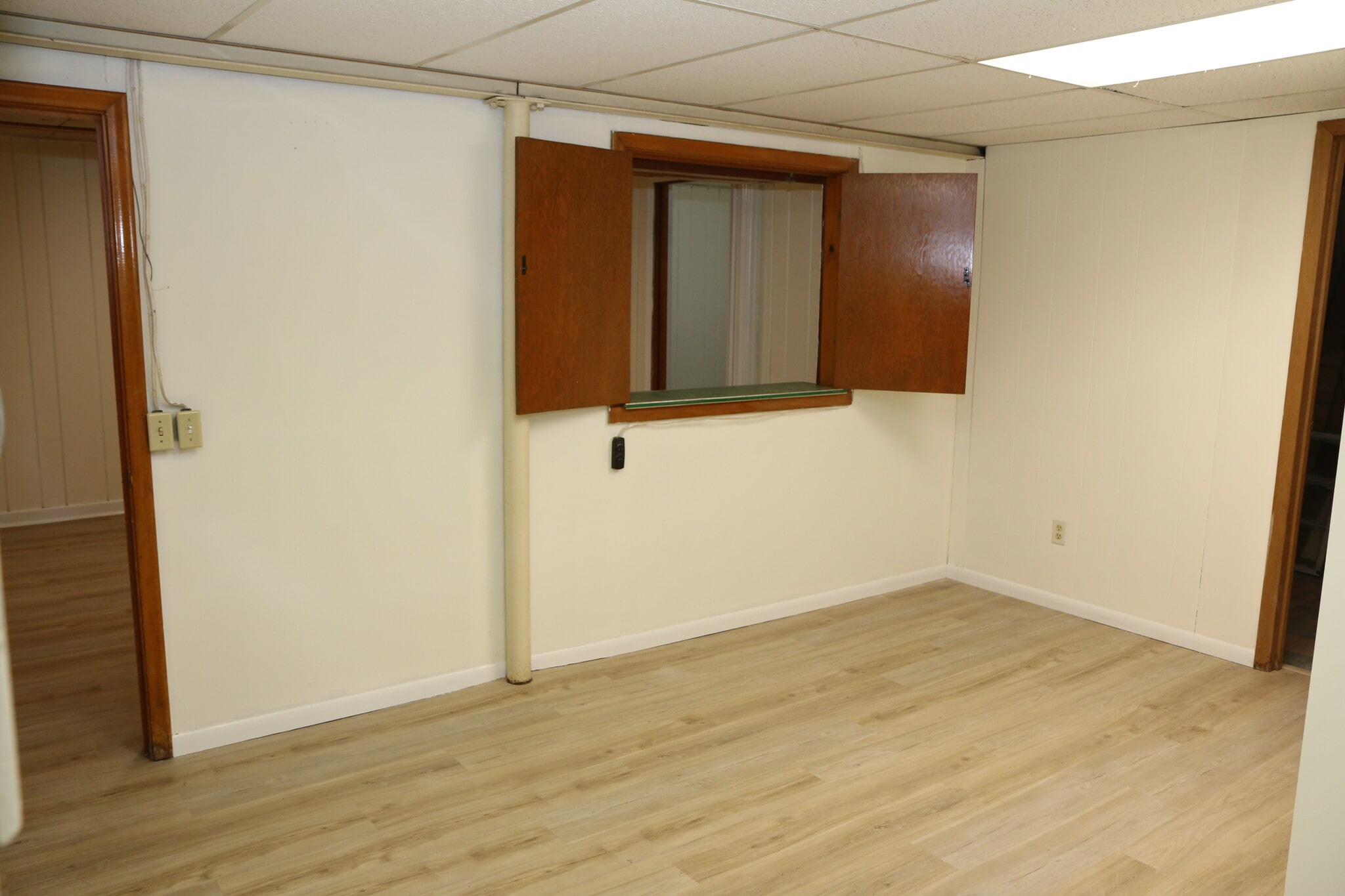 Building Photo - 1905 S Western Ave