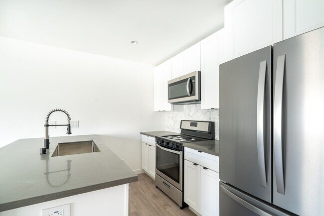 Interior Photo - 3168 Wabash Ave