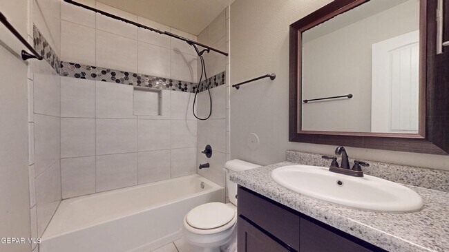 Building Photo - 13648 Samlesbury Ave