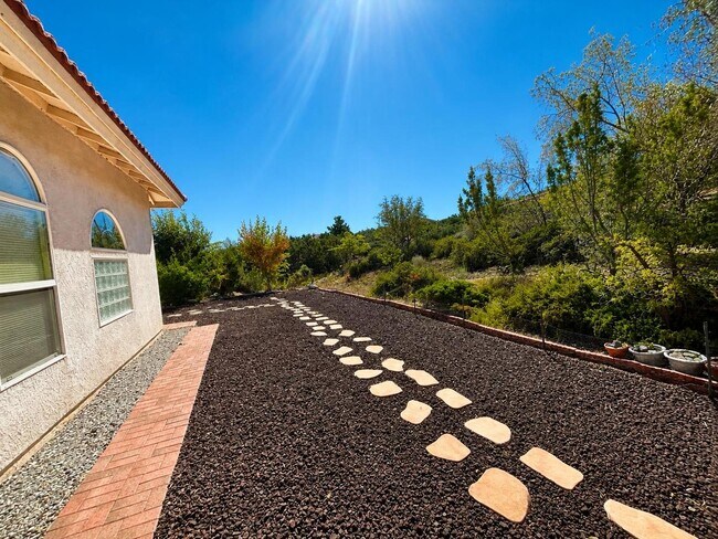Building Photo - 2805 Snow Line Dr