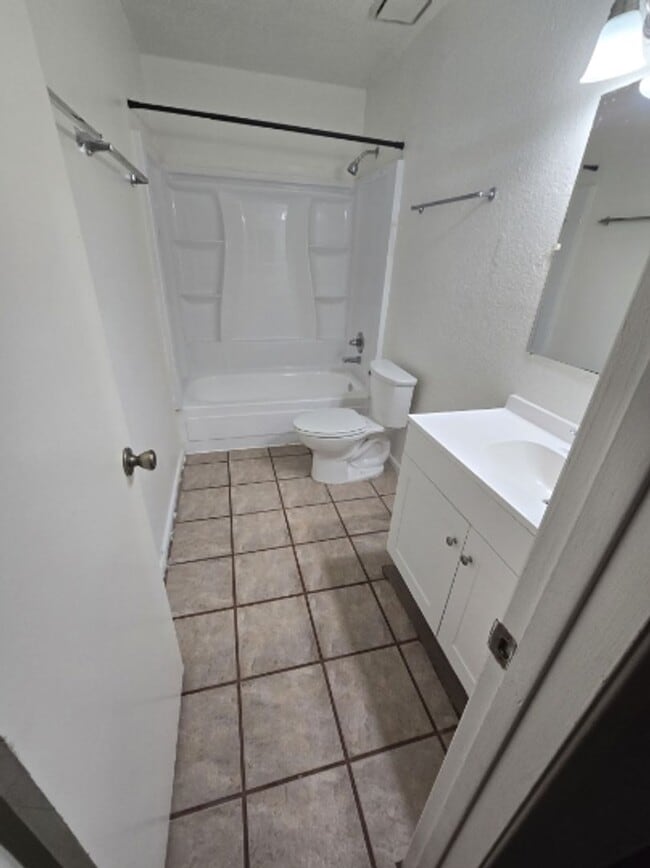 Building Photo - TRIPLEX 2BD/1BA COMING SOON!!! SPACIOUS BACKYARD!!