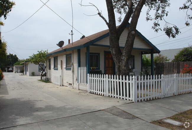 Primary Photo - 132-138 W Ramona St