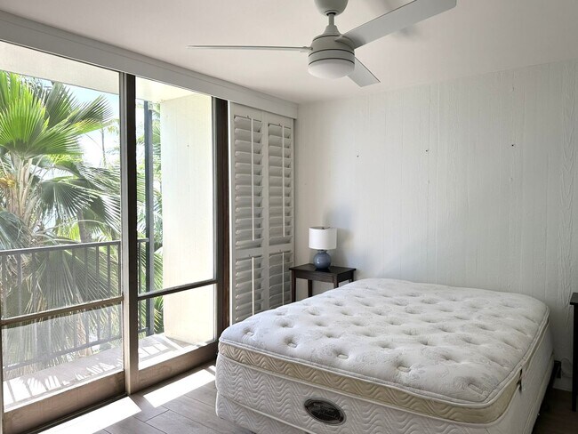 Building Photo - Gold Coast, Tropic Seas - 2BR/2BA/Street Parking Only