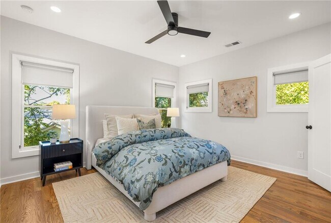 Building Photo - 654 Woodward Ave SE