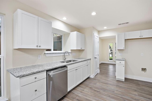 Building Photo - 507 Deercreek Ln