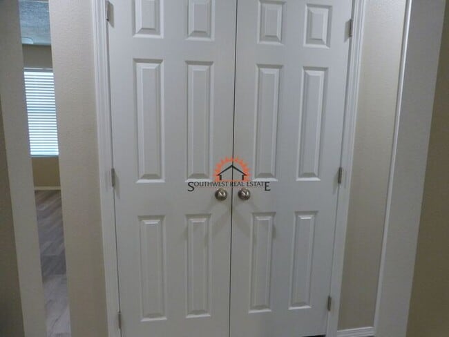 Building Photo - Modern 2 bedroom 2 bath apartment