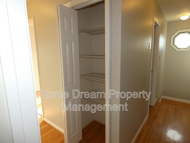 Building Photo - 2623 Van Buren St