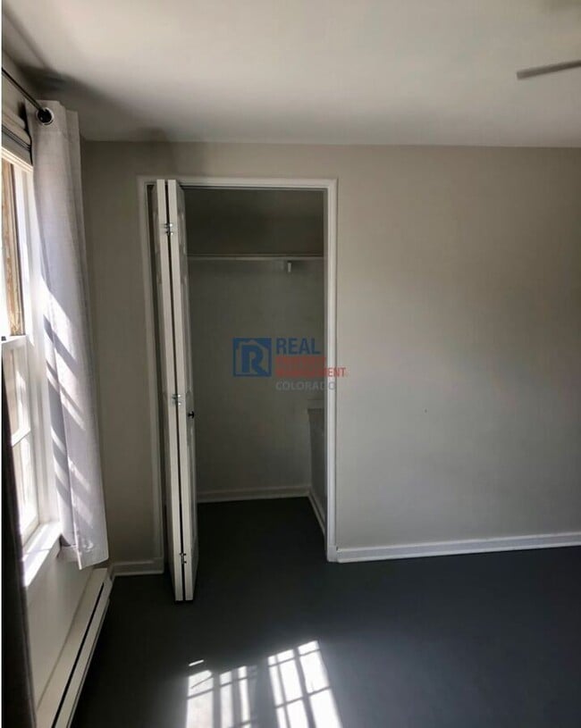 Building Photo - 2858 Jasmine St