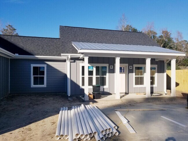 Building Photo - PINE HILLS
