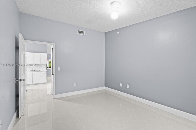 Building Photo - 6910 NW 166th Terrace