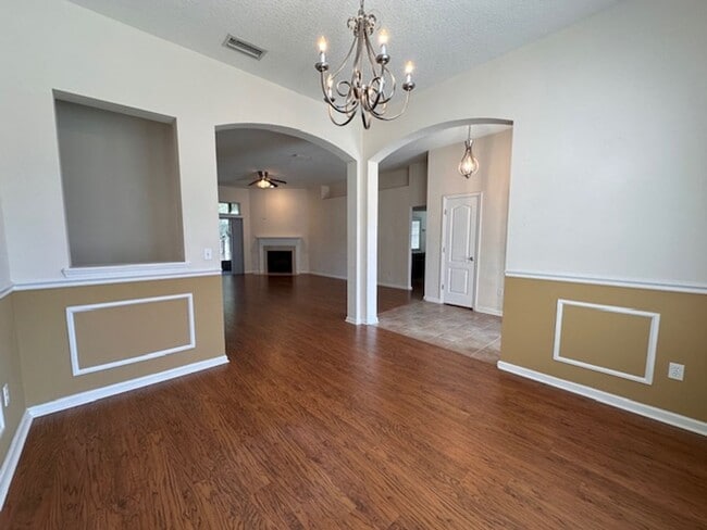 Building Photo - A Must See! Large 3BD/2BA, Fully Fenced Yard