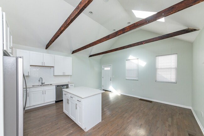 Building Photo - 712 N Willard Ct