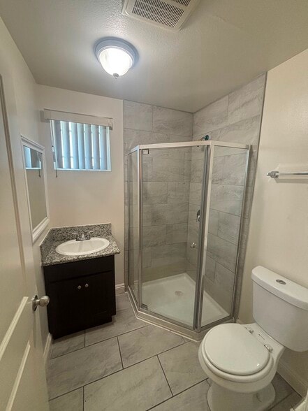 Building Photo - 846 W 78th St