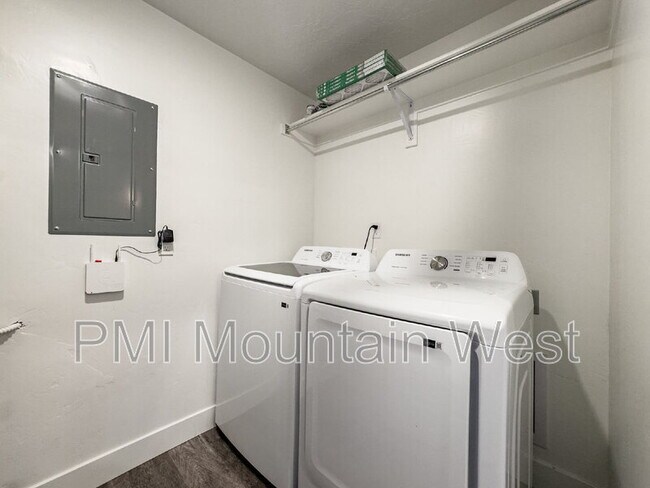 Building Photo - 875 S Depot St