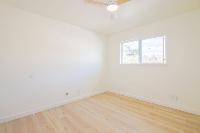 Building Photo - Beautiful 2-bedroom, 1-bathroom townhouse located in the vibrant city of El Paso