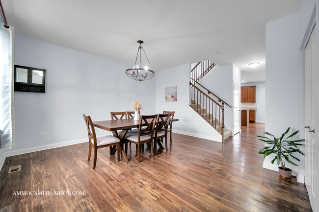 Building Photo - 2305 Brookstone Dr