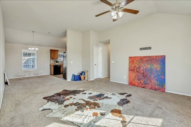 Building Photo - Adorable Cozy Home in Yukon (Mustang Schools)