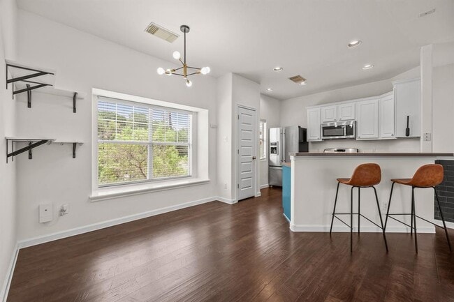 Building Photo - 2821 Saville Loop