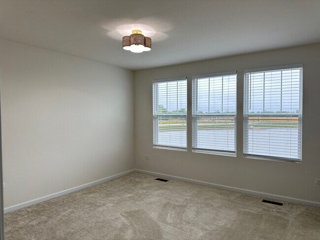 Building Photo - 5955 Hawkweed Dr