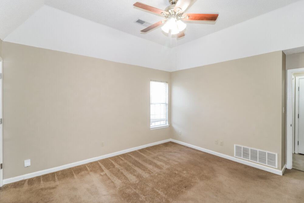 Building Photo - 7091 Ireland Dr