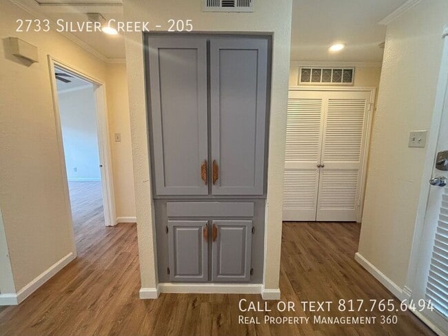 Building Photo - 2733 Silver Creek Dr