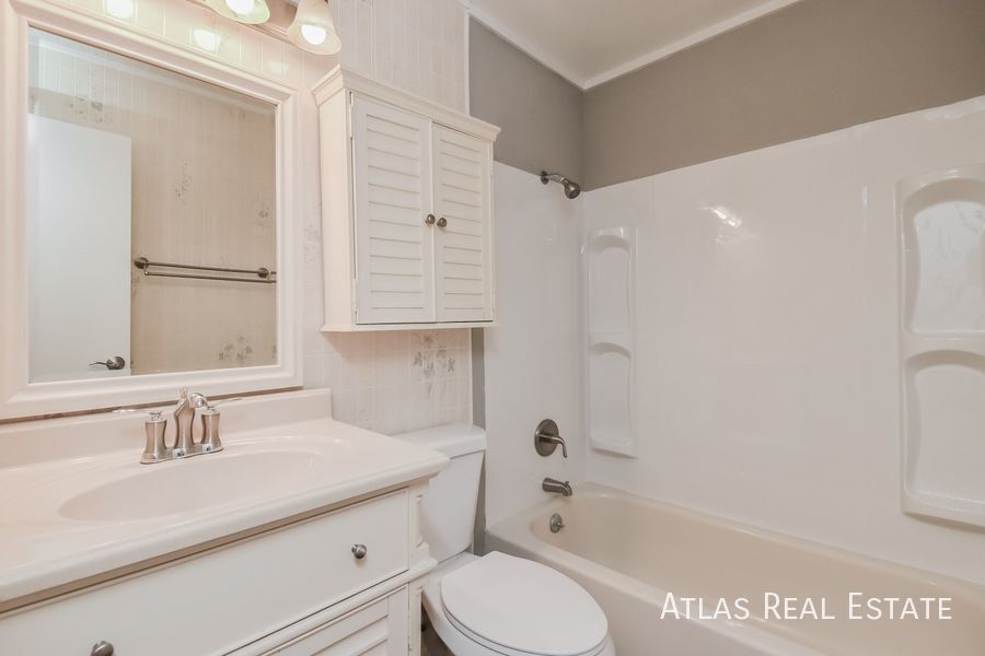 Building Photo - 5509 Escondido Dr