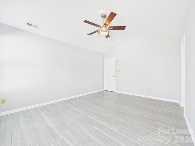 Building Photo - 14133 Walkers Crossing Dr