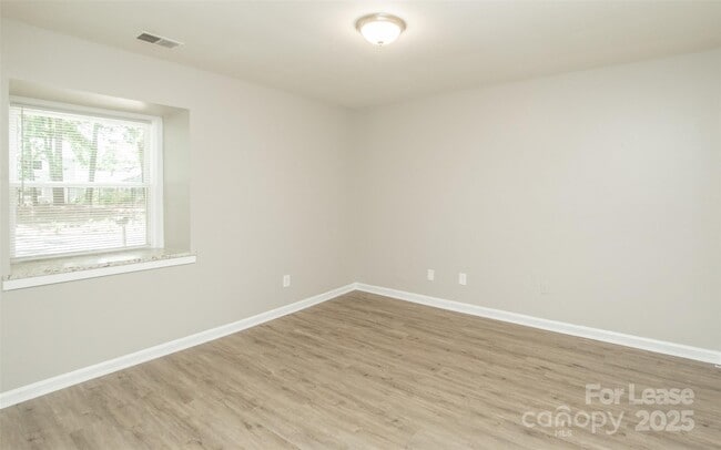 Building Photo - 10718 Blue Heron Dr