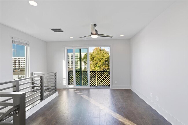 Building Photo - 250 Domain Way