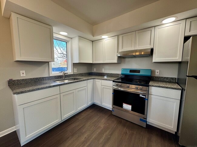 Building Photo - 31 William St